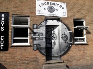 Магазин сейфов Locksmiths в Шордиче (Лондон).